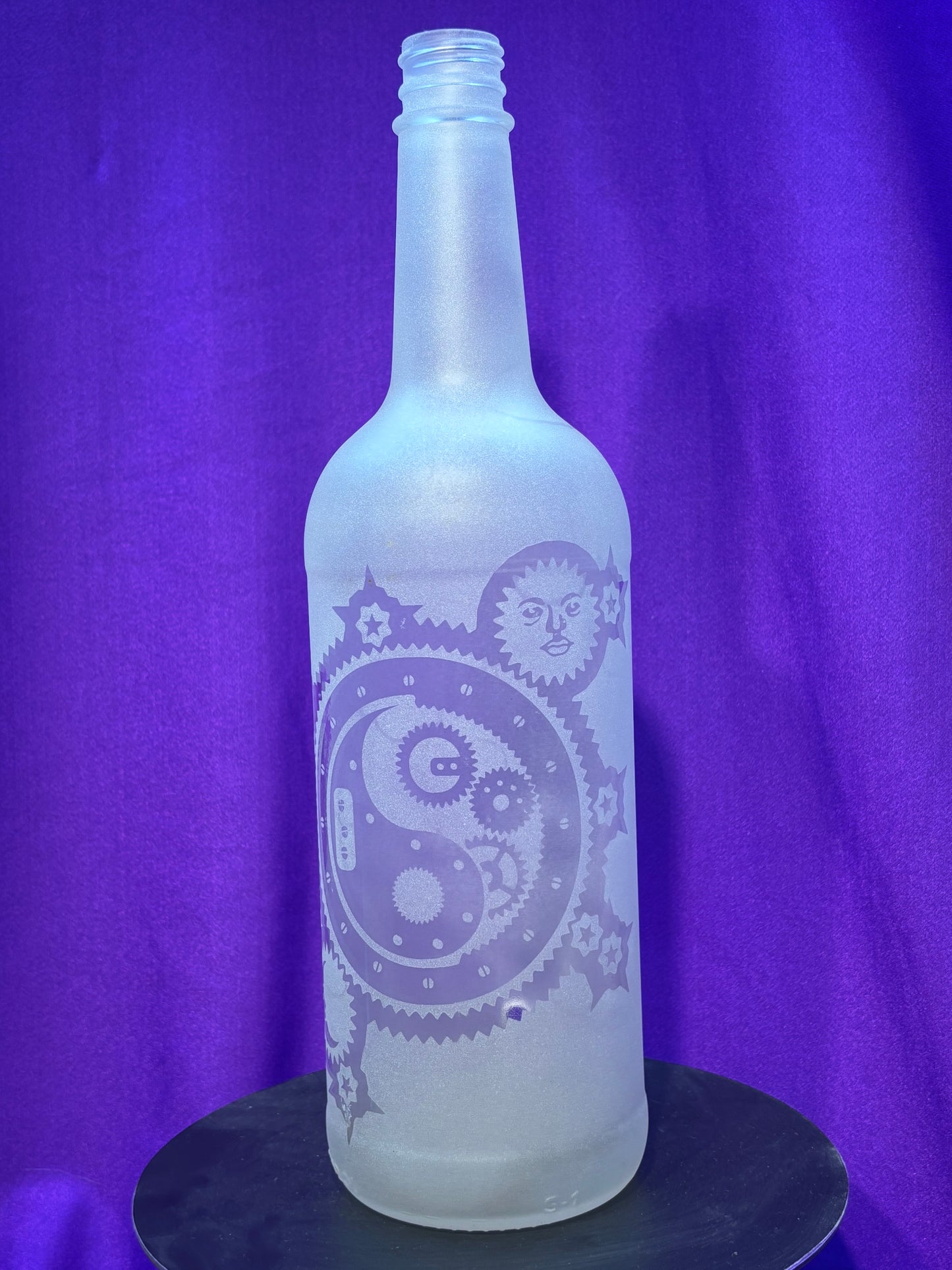 Sandblasted Gear Yin-Yang Incense Holder Bottle